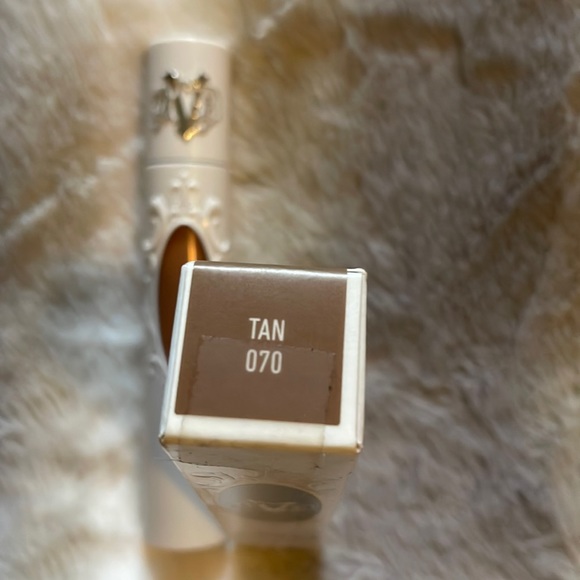 - KatVonD True Portrait Liquid To Powder Foundation - Picture 2 of 3